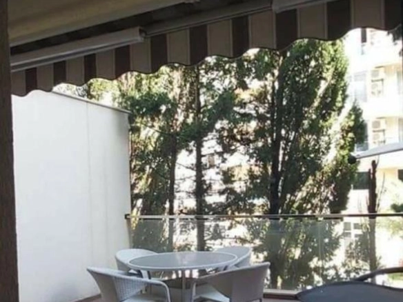 Stan 80 m² na drugom spratu sa liftom i namještajem – Budva