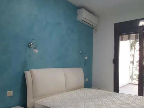 Stan 80 m² na drugom spratu sa liftom i namještajem – Budva