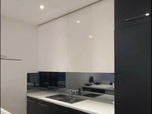 Stan 80 m² na drugom spratu sa liftom i namještajem – Budva