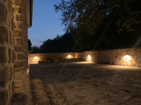 Kuća 466 m² u pastoralnom stilu sa bazenom – Petrovac, Budva