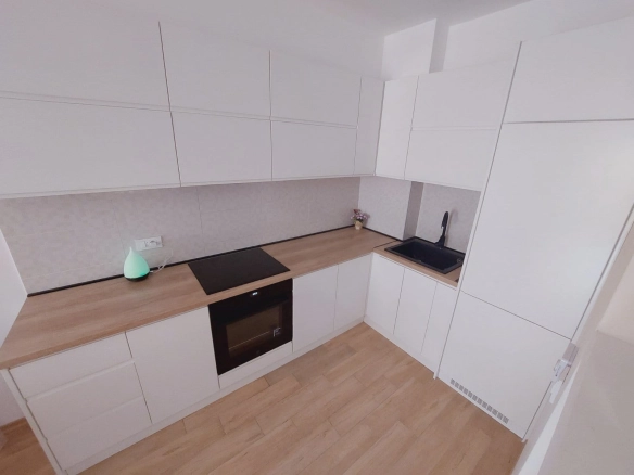 Stan 67 m² sa pogledom na planine – Budva
