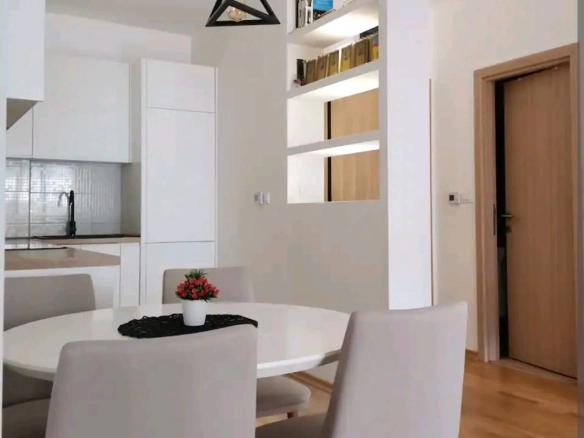 Stan 67 m² sa pogledom na planine – Budva