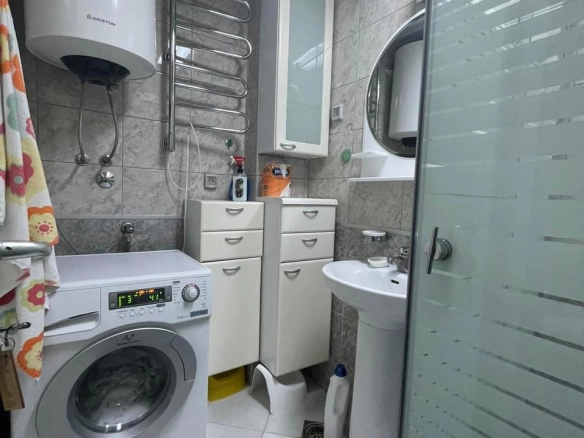Izdavanje: Jednosoban stan 66 m² moderno renoviran – Rafailovići, Budva