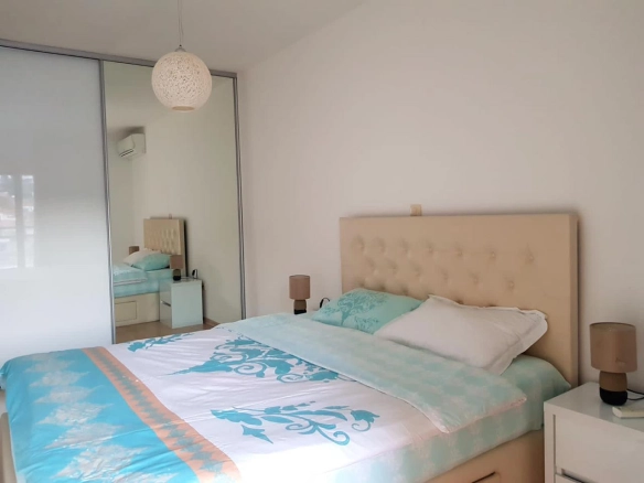 Izdavanje: Jednosoban stan u centru Budve prije sezone – Budva