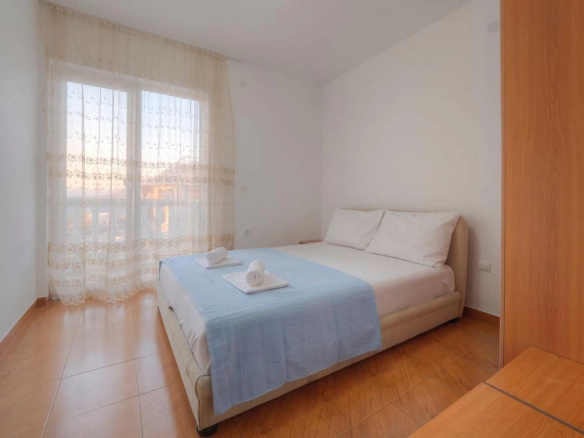Izdavanje: Stan sa pogledom na more i planine – Seoce, Budva