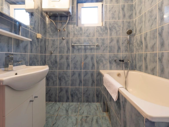 Izdavanje: Stan sa pogledom na more i planine – Seoce, Budva