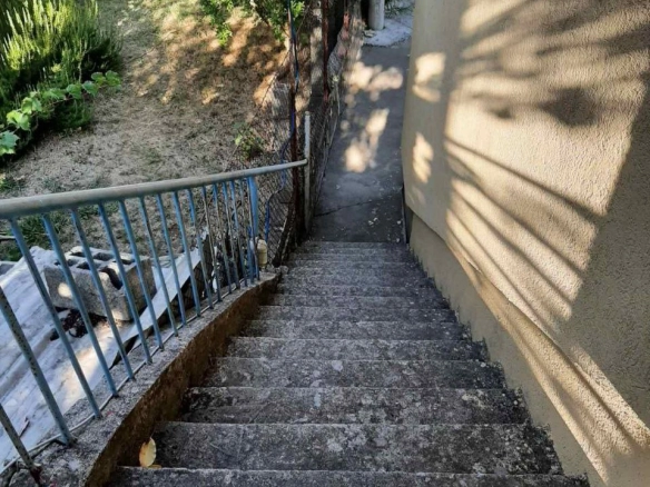 Kuća 210 m² sa 10 soba za izdavanje i voćnjakom – Čanj, Bar