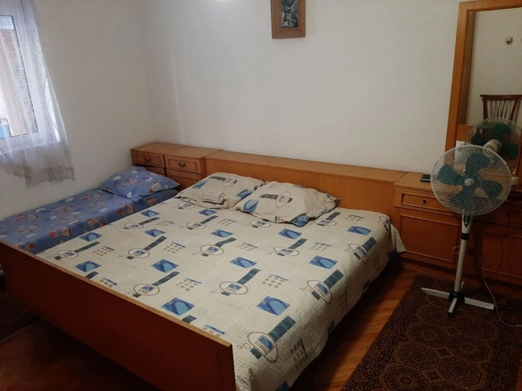 Kuća 210 m² sa 10 soba za izdavanje i voćnjakom – Čanj, Bar