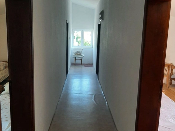Kuća 210 m² sa 10 soba za izdavanje i voćnjakom – Čanj, Bar