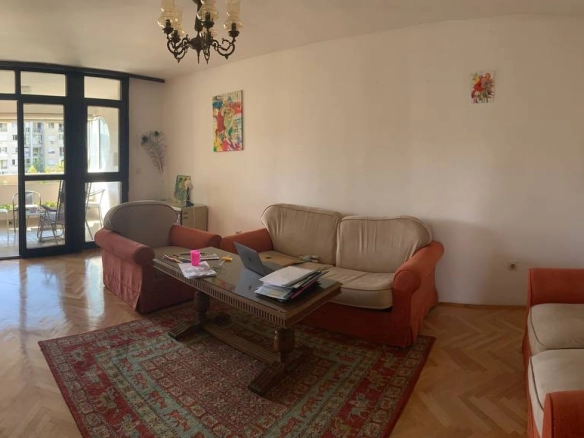 Trosoban stan 105 m² sa dvije terase i liftom – Bar