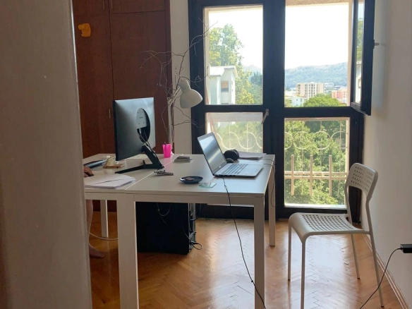 Trosoban stan 105 m² sa dvije terase i liftom – Bar