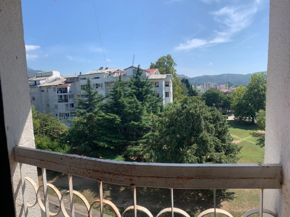 Trosoban stan 105 m² sa dvije terase i liftom – Bar