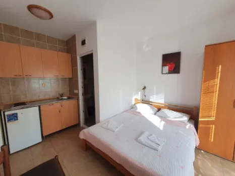 Izdavanje: Jednosoban stan 35 m² na prvoj liniji do mora – Sutomore, Bar