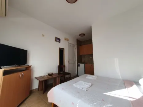 Izdavanje: Jednosoban stan 35 m² na prvoj liniji do mora – Sutomore, Bar