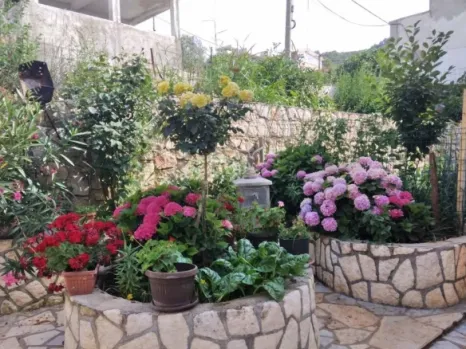 Kuća 300 m² na tri etaže sa pomoćnim objektom – Dobra Voda, Bar