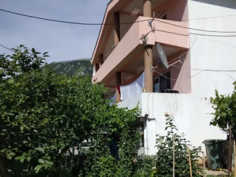 Kuća 300 m² na tri etaže sa pomoćnim objektom – Dobra Voda, Bar