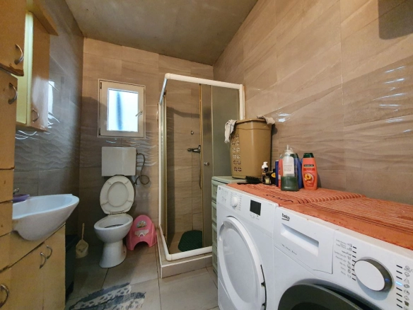 Kuća 390 m² sa placom i parkingom – Zaljevo, Bar