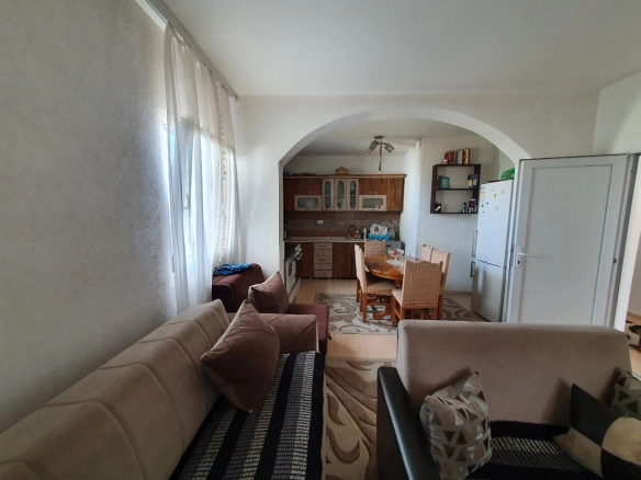 Kuća 390 m² sa placom i parkingom – Zaljevo, Bar