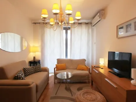 Izdavanje: Dvosoban stan 70 m² u kompleksu sa 2 bazena – Pržno, Budva