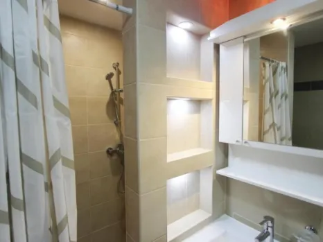 Izdavanje: Dvosoban stan 70 m² u kompleksu sa 2 bazena – Pržno, Budva