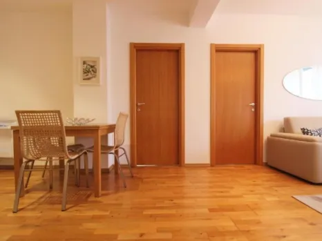 Izdavanje: Dvosoban stan 70 m² u kompleksu sa 2 bazena – Pržno, Budva