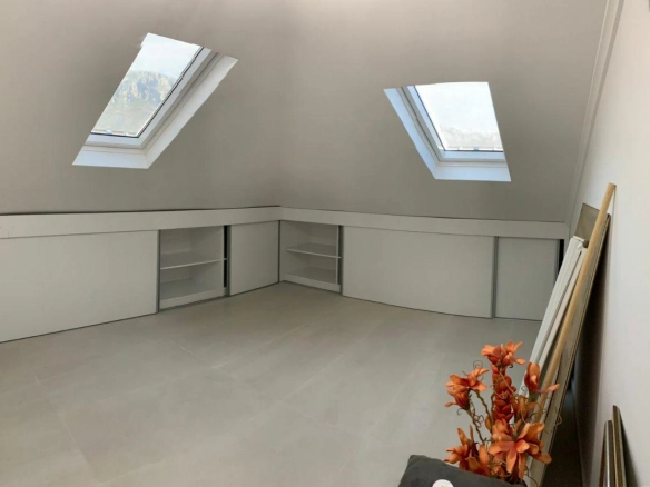 Dvosoban stan 144 m² sa pogledom na more i đakuzijem – centar Bara