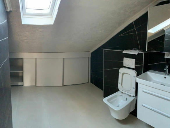 Dvosoban stan 144 m² sa pogledom na more i đakuzijem – centar Bara