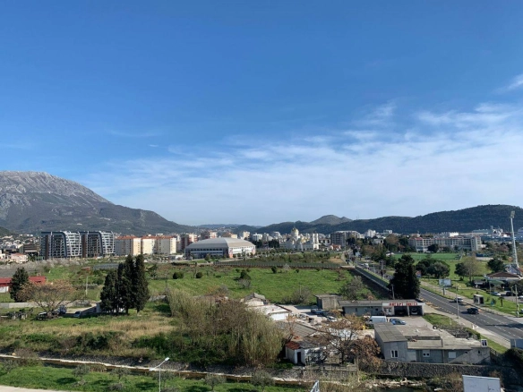 Dvosoban stan 144 m² sa pogledom na more i đakuzijem – centar Bara