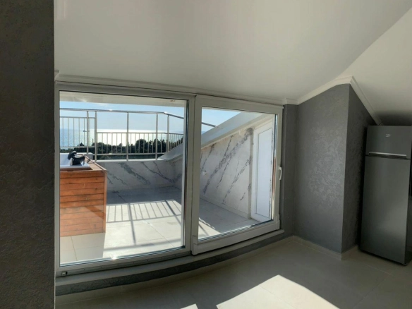 Dvosoban stan 144 m² sa pogledom na more i đakuzijem – centar Bara
