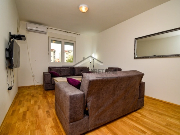 Jednosoban stan 45 m² + parking, Stari Aerodrom – Podgorica