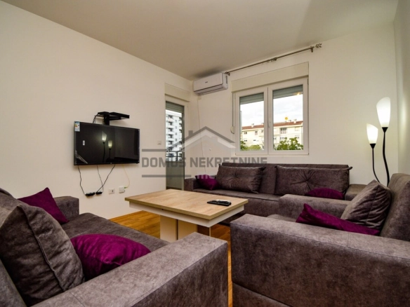 Jednosoban stan 45 m² + parking, Stari Aerodrom – Podgorica
