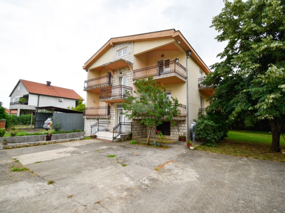 Porodična kuća 477 na placu od 1.660 m², Donja Gorica – Podgorica