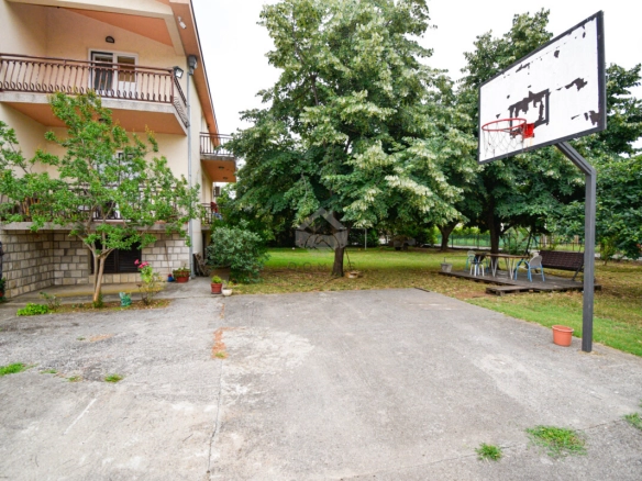 Porodična kuća 477 na placu od 1.660 m², Donja Gorica – Podgorica
