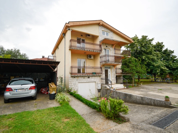 Porodična kuća 477 na placu od 1.660 m², Donja Gorica – Podgorica