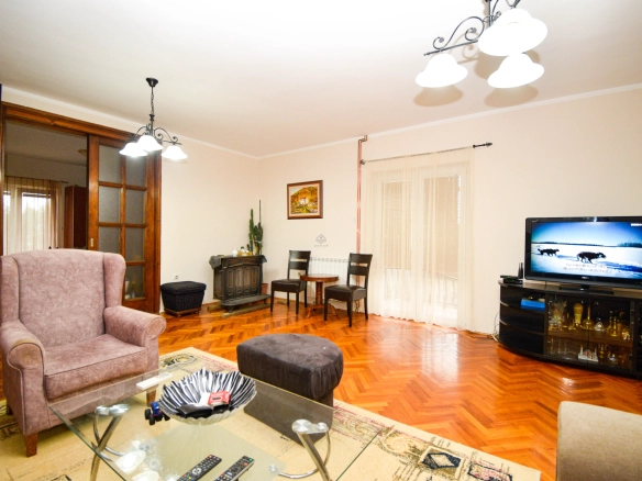 Porodična kuća 477 na placu od 1.660 m², Donja Gorica – Podgorica