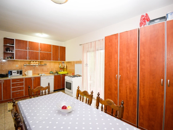 Porodična kuća 477 na placu od 1.660 m², Donja Gorica – Podgorica