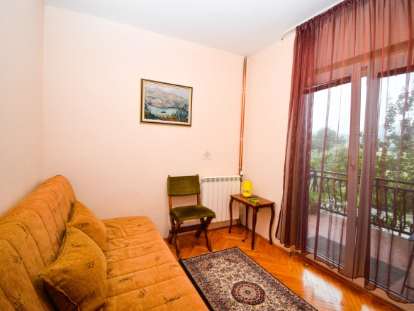 Porodična kuća 477 na placu od 1.660 m², Donja Gorica – Podgorica