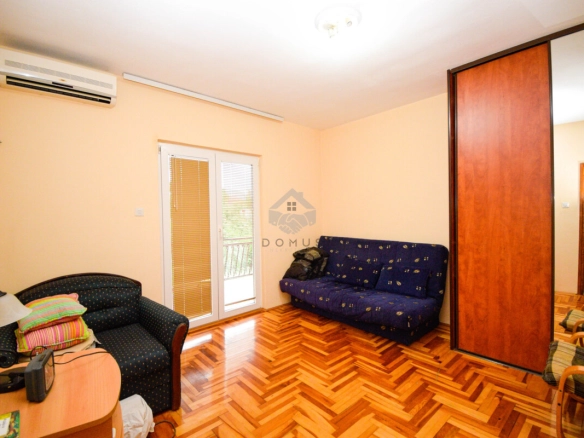 Porodična kuća 477 na placu od 1.660 m², Donja Gorica – Podgorica