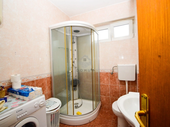 Porodična kuća 477 na placu od 1.660 m², Donja Gorica – Podgorica