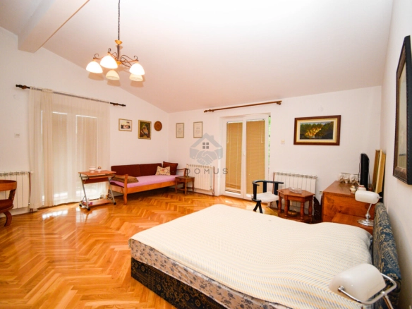 Porodična kuća 477 na placu od 1.660 m², Donja Gorica – Podgorica