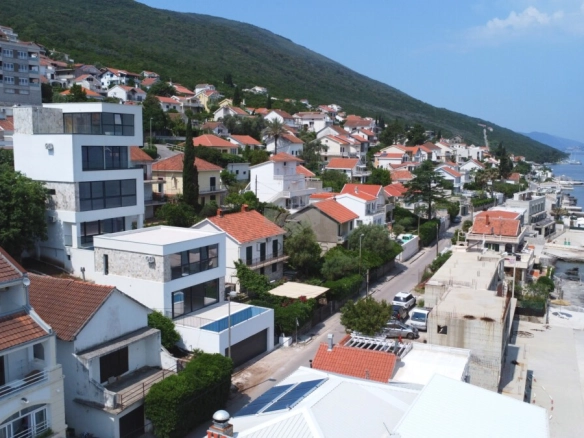 Luksuzna vila 315 m² na placu 450 m², Krašići – Tivat