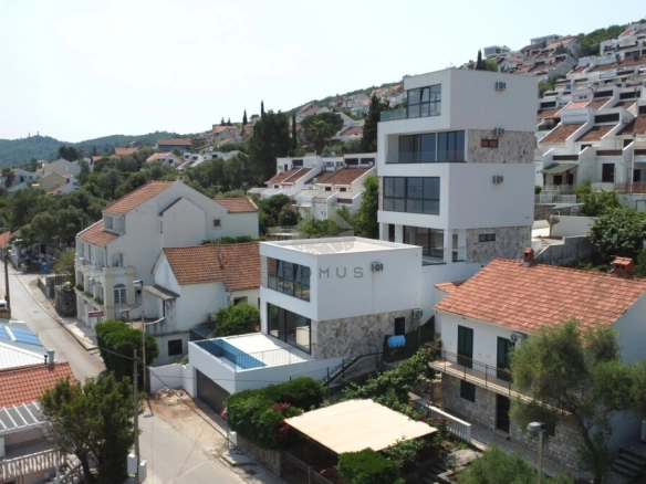 Luksuzna vila 315 m² na placu 450 m², Krašići – Tivat