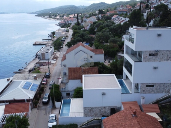 Luksuzna vila 315 m² na placu 450 m², Krašići – Tivat
