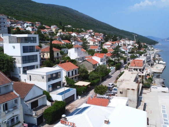 Luksuzna vila 315 m² na placu 450 m², Krašići – Tivat
