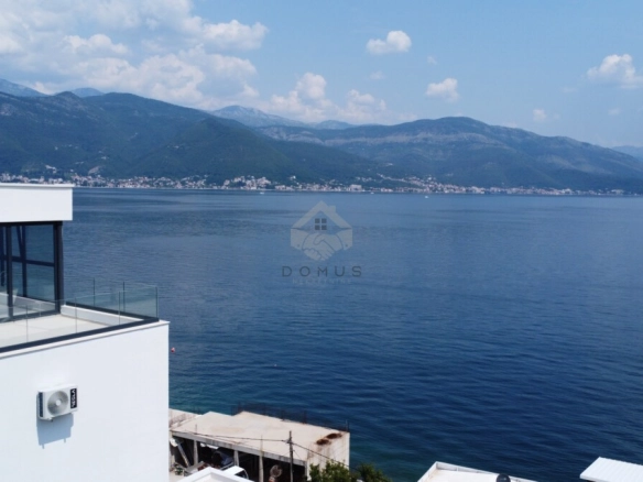 Luksuzna vila 315 m² na placu 450 m², Krašići – Tivat