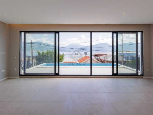 Luksuzna vila 315 m² na placu 450 m², Krašići – Tivat