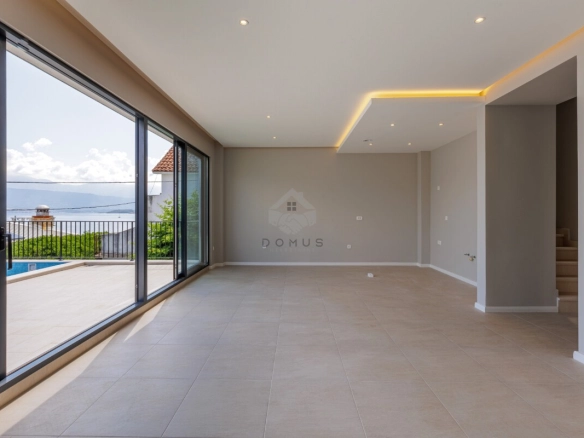 Luksuzna vila 315 m² na placu 450 m², Krašići – Tivat