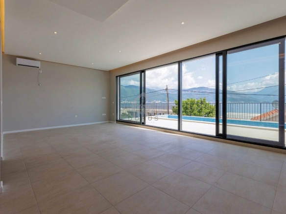 Luksuzna vila 315 m² na placu 450 m², Krašići – Tivat