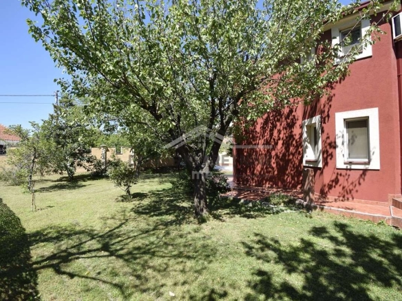 Porodična kuća 250 m² na placu 600 m², Donja Gorica – Podgorica