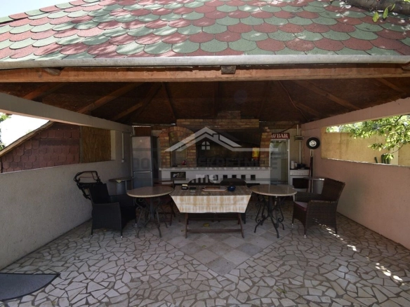 Porodična kuća 250 m² na placu 600 m², Donja Gorica – Podgorica